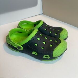 Boys waterproof shoes slides green black for pool or beach Sz 35 EU